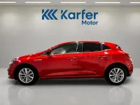 Usado Renault Mégane Zen 110 CV (80 kW) 2016 Rojo Berlina