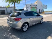 Usado Opel Astra Enjoy 110 CV (80 kW) 2011 Gris / plata Berlina