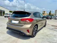 Usado Ford Focus ST-Line 120 CV (88 kW) 2019 Beige Berlina