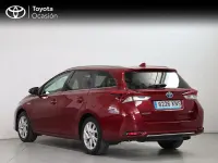 Usado Toyota Auris Hybrid Active 136 CV (100 kW) 2018 Rojo Familiar
