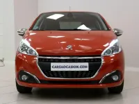 Usado Peugeot 208 Signature Sky 83 CV (61 kW) 2019 Naranja Utilitario