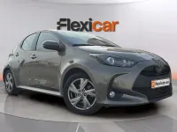 Usado Toyota Yaris Hybrid Active 116 CV (85 kW) 2025 Marrón Berlina