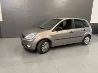 Usado Ford Fiesta Ambiente 68 CV (50 kW) 2003 Beige Utilitario