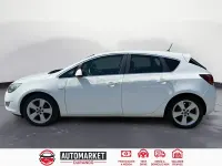 Usado Opel Astra Cosmo 140 CV (102 kW) 2011 Blanco Berlina