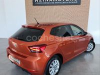 Usado Seat Ibiza Style Plus 95 CV (69 kW) 2018 Naranja Berlina