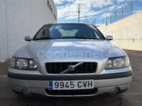 Usado Volvo S60 Momentum 130 CV (95 kW) 2004 Gris / plata Berlina