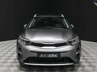 Usado Kia Stonic 100 CV (73 kW) 2025 Gris / plata SUV