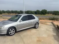 Usado Peugeot 306 90 CV (66 kW) 2001 Gris / plata Berlina