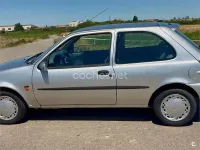 Usado Ford Fiesta 75 CV (55 kW) 1998 Gris / plata Utilitario