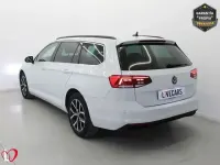 Usado VW Passat Executive 150 CV (110 kW) 2023 Blanco Familiar