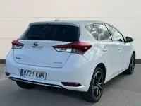 Usado Toyota Auris Hybrid Edition 136 CV (100 kW) 2018 Blanco Berlina