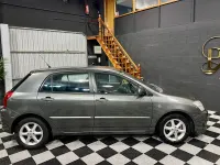 Usado Toyota Corolla Sol 90 CV (66 kW) 2005 Gris / plata Berlina