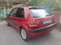 Usado Citroën Saxo 75 CV (55 kW) 2001 Rojo Utilitario