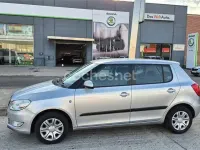 Usado Skoda Fabia Ambition 60 CV (44 kW) 2012 Gris / plata Berlina