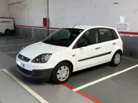Usado Ford Fiesta Ambiente 69 CV (50 kW) 2007 Blanco Utilitario