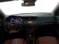 Usado Hyundai i20 84 CV (61 kW) 2018 Rojo Berlina