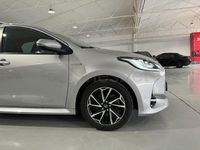 Usado Toyota Yaris Hybrid Style 116 CV (85 kW) 2021 Gris / plata Berlina