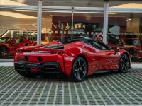 Usado Ferrari SF90 1001 CV (736 kW) 2023 Rojo metalizado Descapotable
