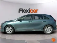 Usado Kia Ceed 101 CV (74 kW) 2023 Verde Utilitario