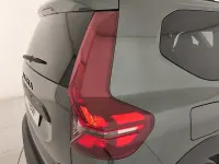 Usado Dacia Jogger Extreme 140 CV (102 kW) 2025 Verde Monovolumen