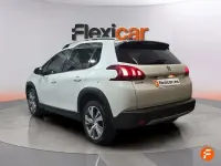 Usado Peugeot 2008 Allure 130 CV (95 kW) 2018 Blanco SUV