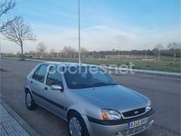 Usado Ford Fiesta Trend 60 CV (44 kW) 2002 Gris / plata Utilitario