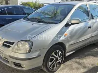Usado Nissan Almera Tino Visia 112 CV (82 kW) 2004 Gris / plata Monovolumen