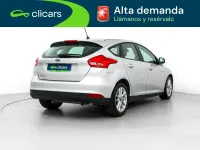 Usado Ford Focus Trend 125 CV (91 kW) 2017 Gris / plata Berlina