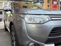 Usado Mitsubishi Outlander P-HEV Motion 203 CV (149 kW) 2015 Gris / plata SUV