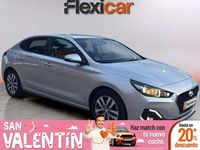 Usado Hyundai i30 120 CV (88 kW) 2019 Gris Berlina