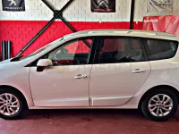 Usado Renault Grand Scénic Bose Edition 130 CV (95 kW) 2014 Blanco Monovolumen