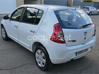 Usado Dacia Sandero Lauréate 70 CV (51 kW) 2010 Blanco Berlina