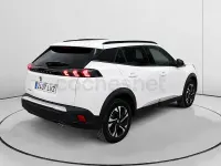 Usado Peugeot 2008 Allure 110 CV (80 kW) 2022 Blanco SUV