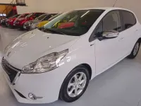 Usado Peugeot 208 Allure 82 CV (60 kW) 2014 Blanco Utilitario