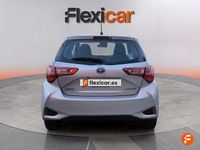 Usado Toyota Yaris Hybrid Active 100 CV (73 kW) 2019 Gris