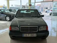 Usado Mercedes C180 121 CV (88 kW) 1993 Verde Berlina