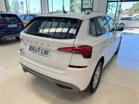 Usado Skoda Kamiq Ambition 110 CV (80 kW) 2021 Blanco SUV