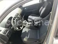 Usado Ford Mondeo Trend 115 CV (84 kW) 2002 Gris / plata Berlina