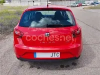Usado Seat Ibiza Reference 90 CV (66 kW) 2016 Rojo Berlina
