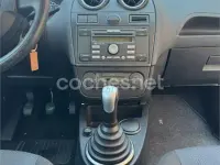 Usado Ford Fiesta Trend 80 CV (58 kW) 2007 Azul Utilitario