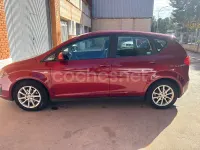 Usado Seat Altea Reference 105 CV (77 kW) 2010 Granate Monovolumen