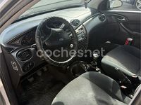 Usado Ford Focus Trend 90 CV (66 kW) 2000 Gris / plata Berlina