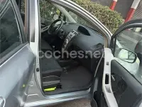 Usado Toyota Yaris 87 CV (63 kW) 2008 Gris / plata Utilitario