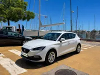 Usado Seat Leon Style 110 CV (80 kW) 2022 Blanco Berlina