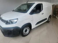Käytetty Citroën Berlingo Business Class 102 HP (75 kW) 2022 Valkoinen Tila-auto