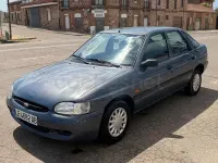Usado Ford Escort 90 CV (66 kW) 1995 Azul Berlina