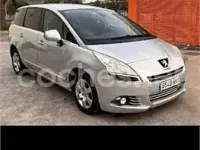 Usado Peugeot 5008 Allure 115 CV (84 kW) 2013 Gris / plata Monovolumen