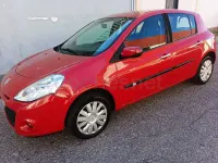 Usado Renault Clio II 85 CV (62 kW) 2010 Rojo Berlina