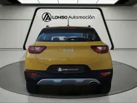 Usado Kia Stonic 100 CV (73 kW) 2023 Amarillo SUV