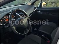 Usado Peugeot 207 68 CV (50 kW) 2014 Blanco Descapotable